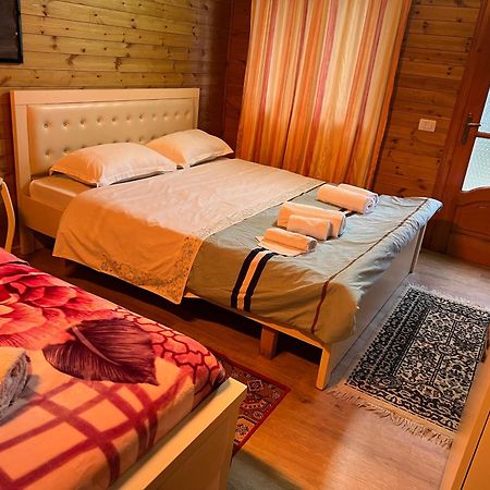 Bujtina Uji I Panjes, Log Cabins Dukat Kültér fotó