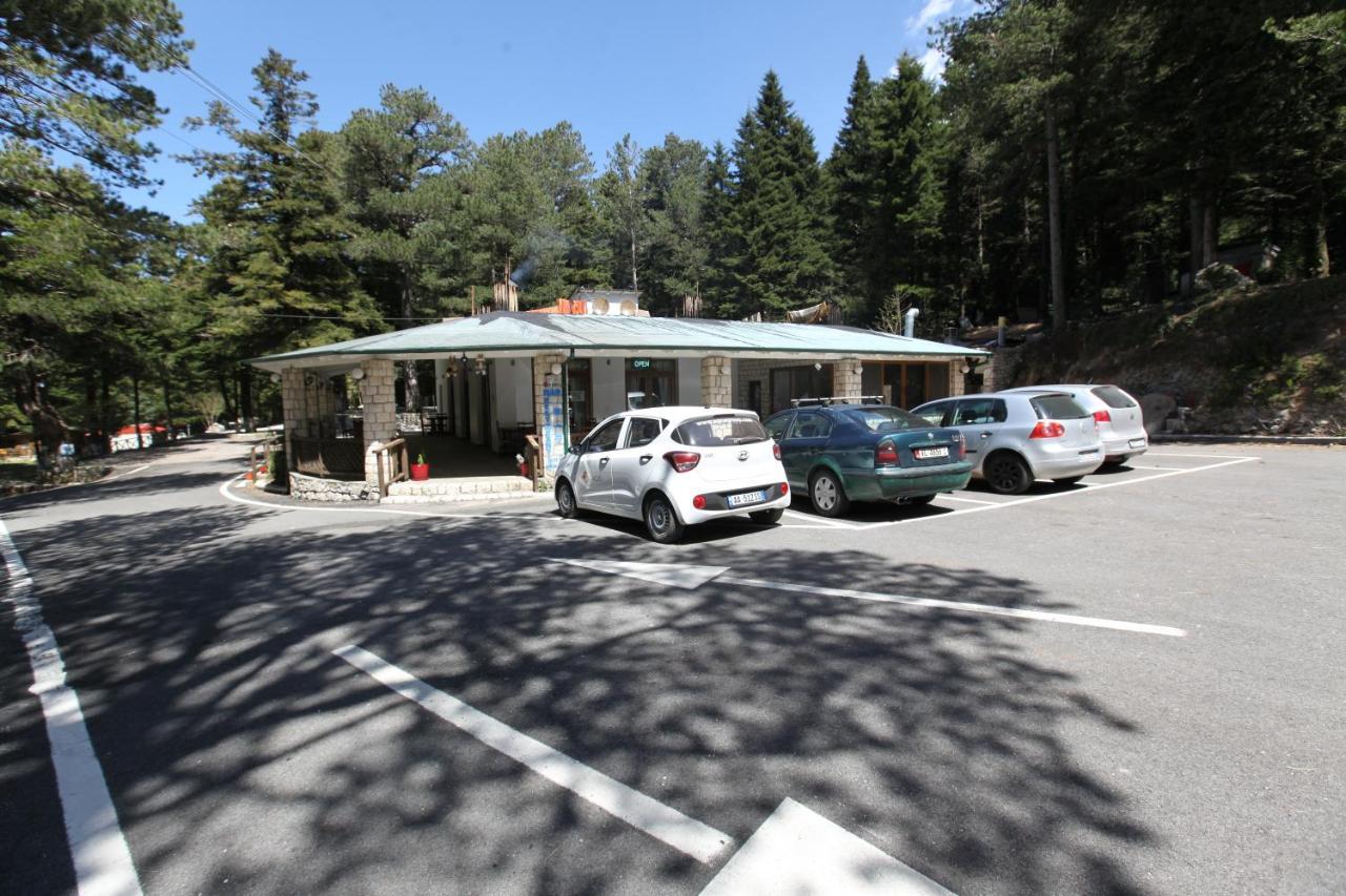 Bujtina Uji I Panjes, Log Cabins Dukat Kültér fotó
