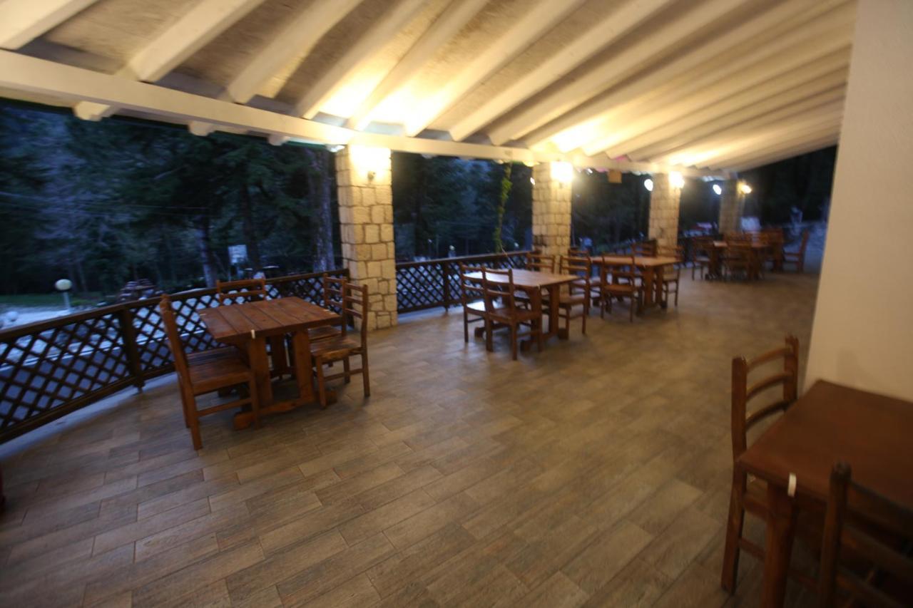 Bujtina Uji I Panjes, Log Cabins Dukat Kültér fotó