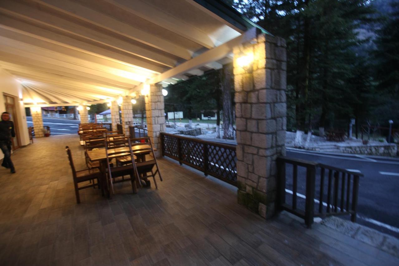 Bujtina Uji I Panjes, Log Cabins Dukat Kültér fotó