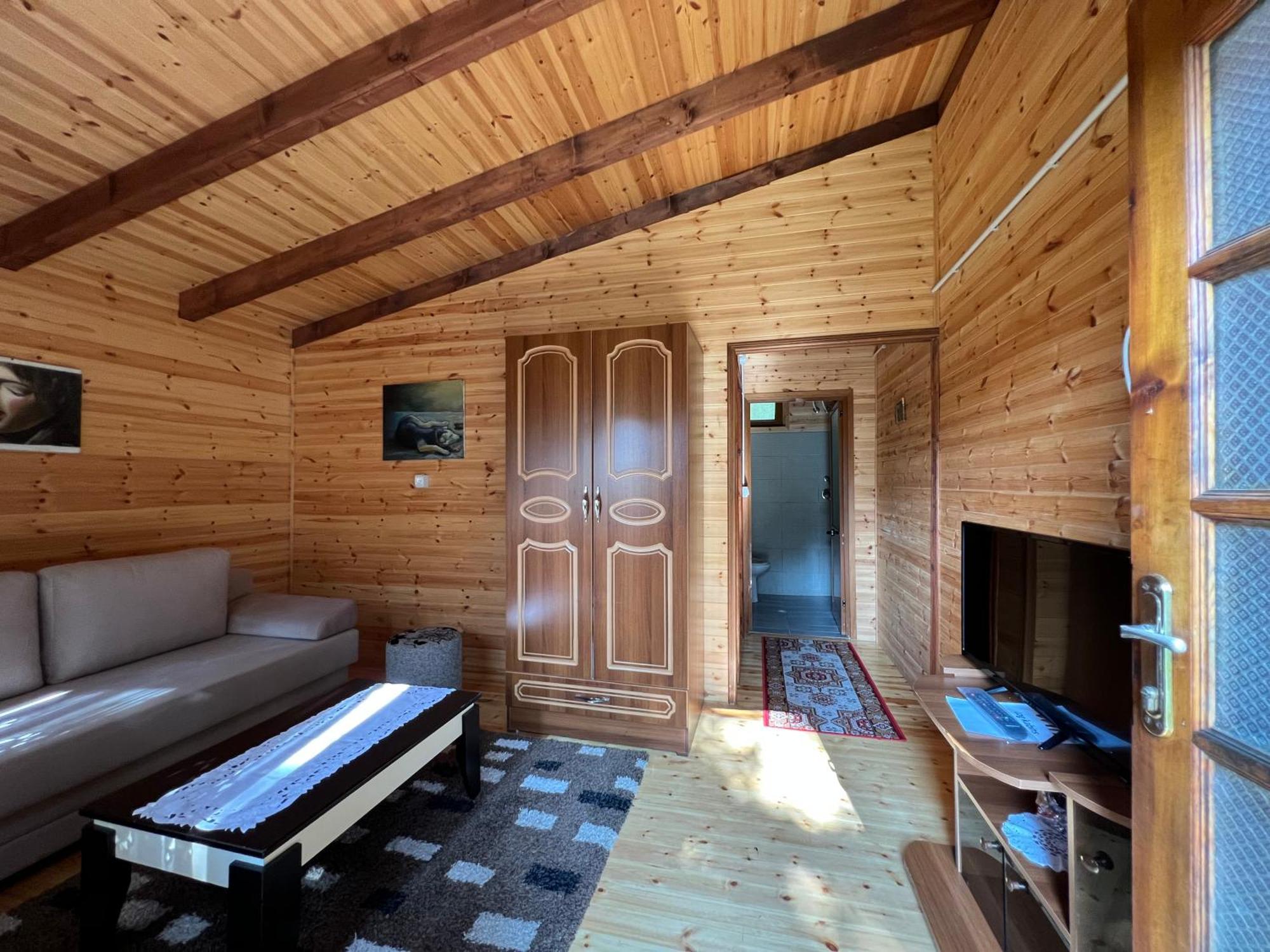 Bujtina Uji I Panjes, Log Cabins Dukat Kültér fotó